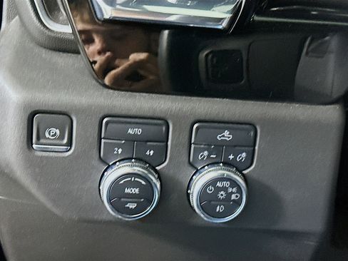 Used 2024 GMC Sierra 1500 Elevation image 17