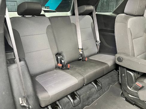 Used 2023 Chevrolet Traverse LT FWD image 23