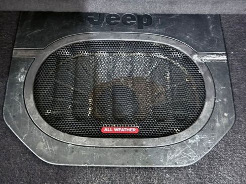 Used 2023 Jeep Wrangler Willys AWD/4WD image 34