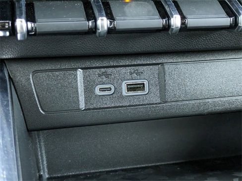 Used 2025 GMC Canyon Elevation w/ Convenience Package image 32