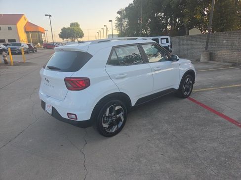 Used 2025 Hyundai Venue SEL FWD image 7