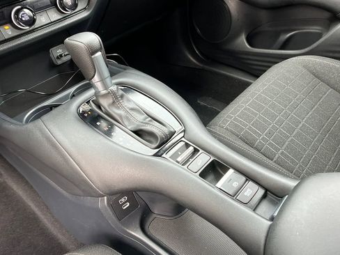 Used 2024 Honda HR-V LX image 19