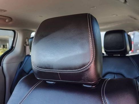 Certified 2024 Chrysler Pacifica Select image 24