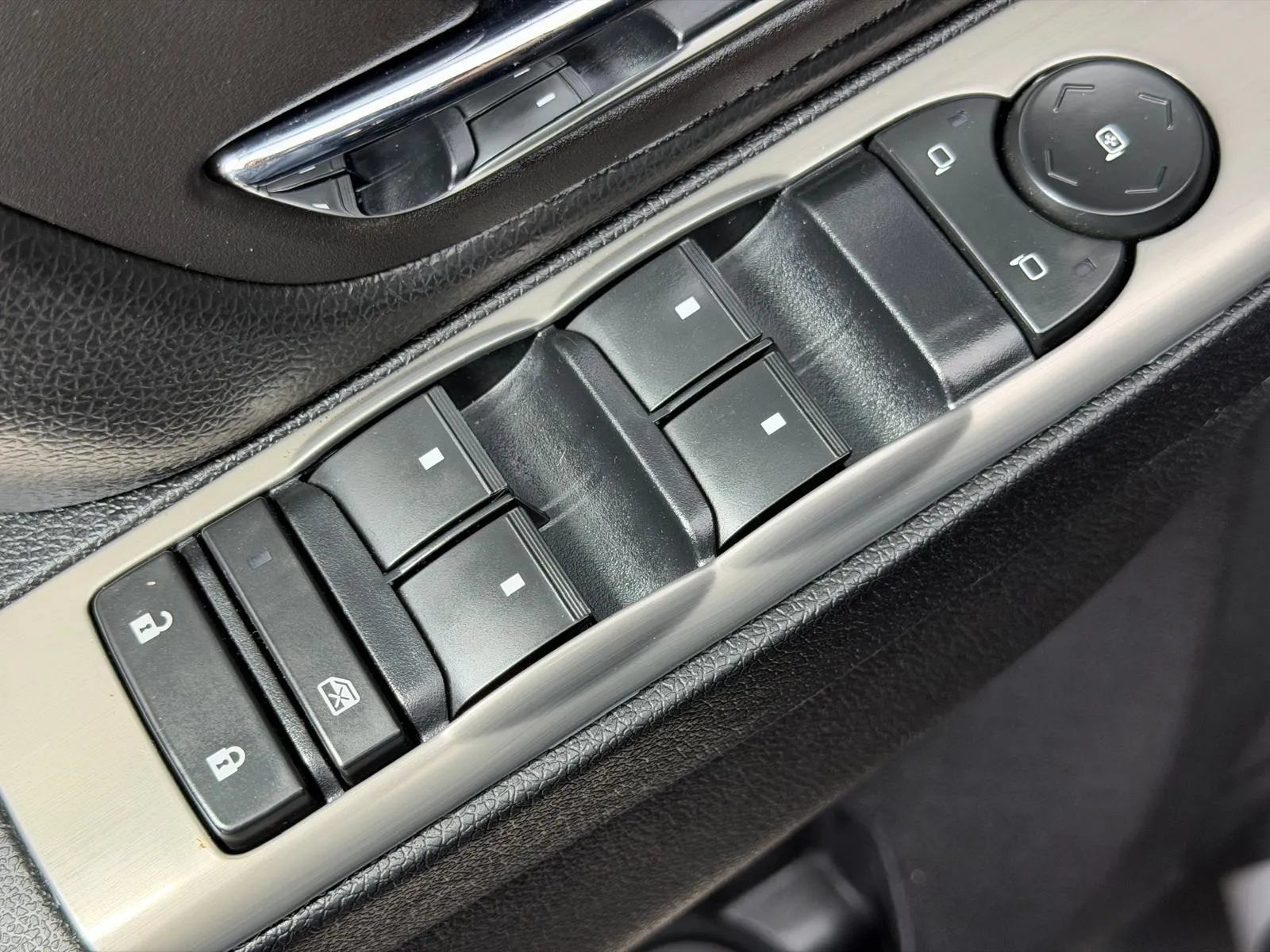 Used 2013 Chevrolet Avalanche LT w/ Suspension Package, Off-Road AWD/4WD image 24