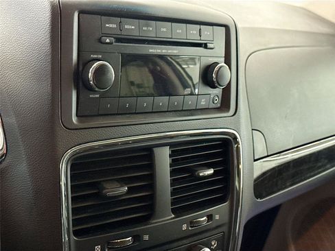 Used 2016 Dodge Grand Caravan SE w/ Quick Order Package 29E SE image 4