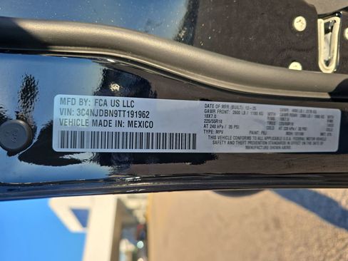 New 2026 Jeep Compass Latitude image 38