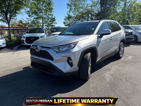 Used 2019 Toyota RAV4 XLE Premium w/ Cold Weather Package FWD image 4