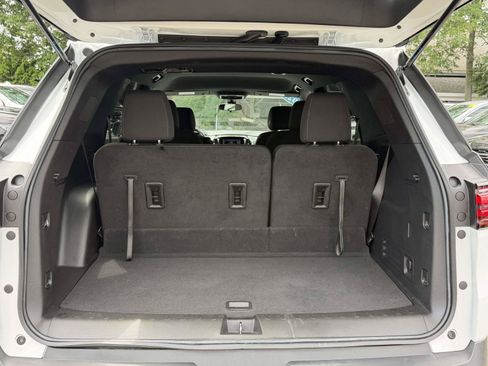 Used 2023 Chevrolet Traverse LT FWD image 7