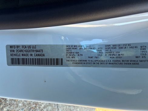 New 2026 Chrysler Pacifica Limited w/ Uconnect Theater Family Group image 31