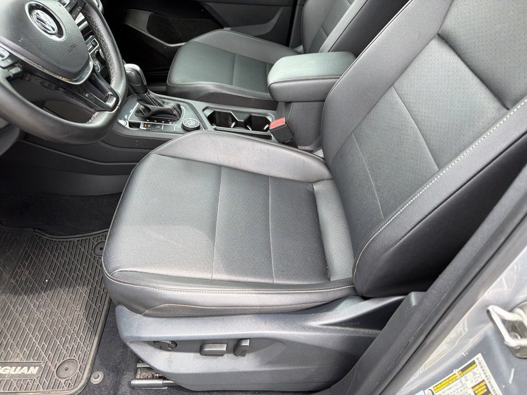 Used 2021 Volkswagen Tiguan SE w/ Panoramic Sunroof Package AWD/4WD image 11