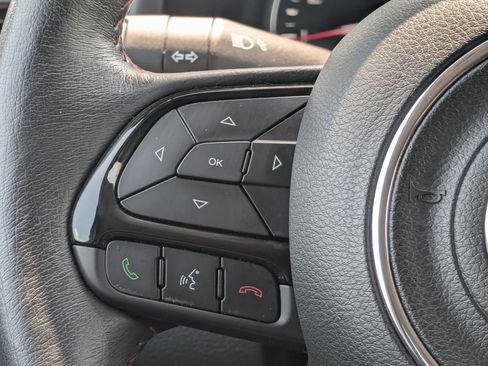 Used 2022 Jeep Renegade Trailhawk AWD/4WD image 27
