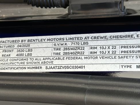 Used 2025 Bentley Bentayga AWD/4WD image 31