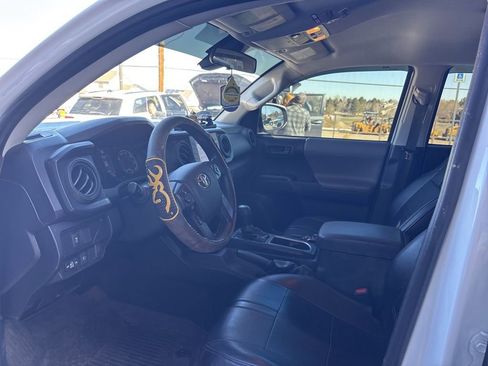 Used 2020 Toyota Tacoma SR image 9