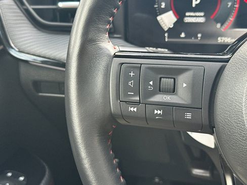 Used 2025 Nissan Kicks SR w/ SR Premium Package FWD image 27