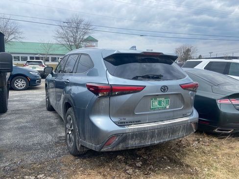 Used 2022 Toyota Highlander XLE image 4
