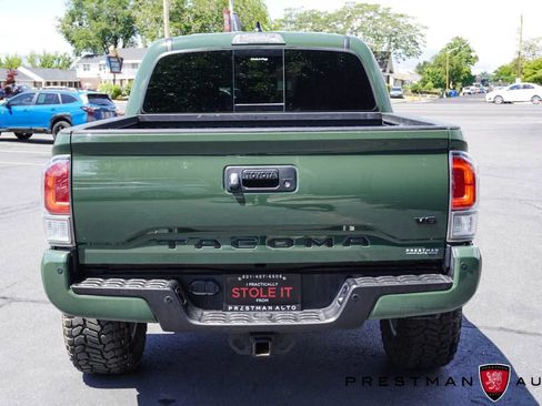 Used 2022 Toyota Tacoma TRD Sport w/ TRD Premium Sport Package AWD/4WD image 22