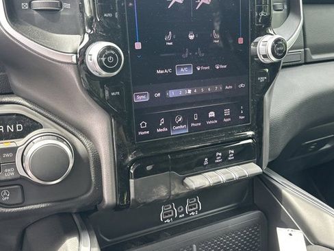 New 2026 RAM 1500 4x4 Crew Cab image 30