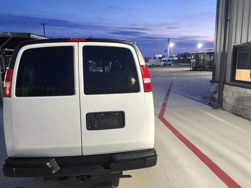 Used 2024 Chevrolet Express 2500 w/ Driver Convenience Package image 8