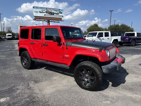 Used 2017 Jeep Wrangler Unlimited Sahara w/ Connectivity Group AWD/4WD image 2