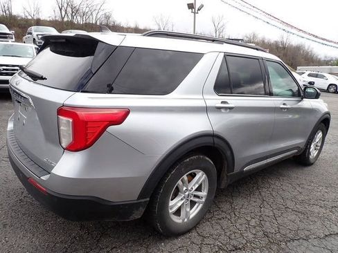 Used 2022 Ford Explorer XLT image 5