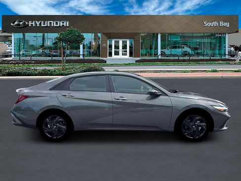 New 2026 Hyundai Elantra Sport image 9