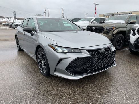 Used 2019 Toyota Avalon XSE image 1