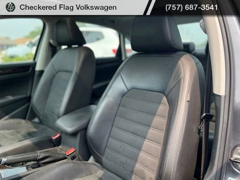 Used 2015 Volkswagen Passat TDI SEL Premium FWD image 22