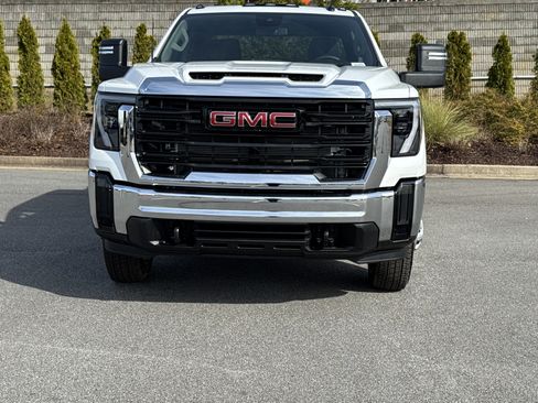 New 2026 GMC Sierra 3500 Pro image 3