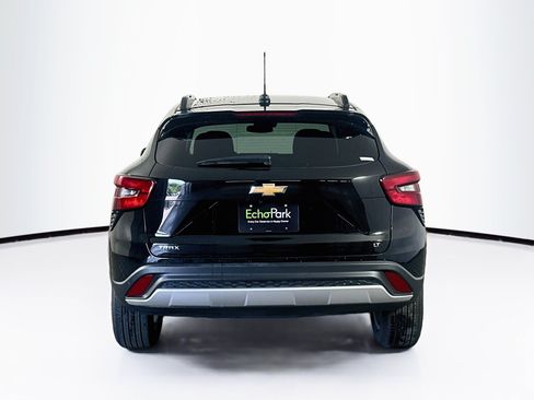 Used 2025 Chevrolet Trax LT w/ LT Convenience Package FWD image 7