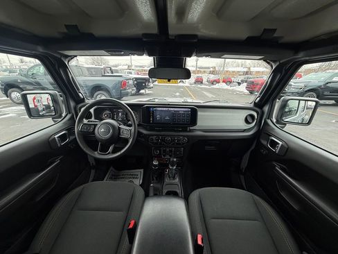 Used 2024 Jeep Wrangler Willys image 10