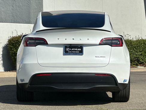 Used 2021 Tesla Model Y Long Range image 8