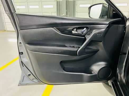 Used 2020 Nissan Rogue SL image 23