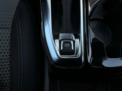 Used 2025 Chevrolet Trax LT image 21