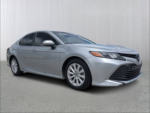 Used 2020 Toyota Camry LE FWD image 1