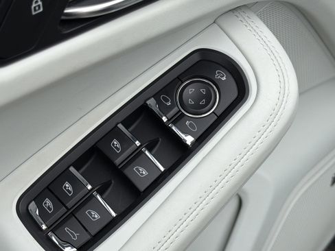 Used 2022 Porsche Macan AWD/4WD image 15