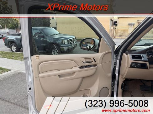 Used 2011 Cadillac Escalade Luxury image 15