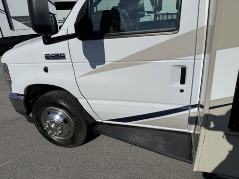 Used 2022 Ford E-450 and Econoline 450 Super Duty w/ Motorhome Prep Package image 39