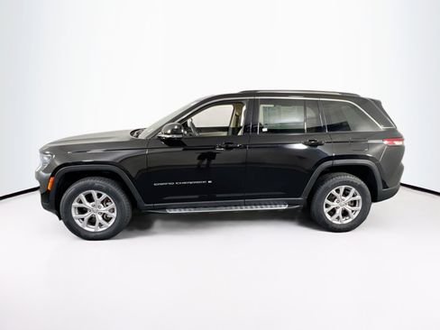 Used 2022 Jeep Grand Cherokee Limited w/ Luxury Tech Group II image 8