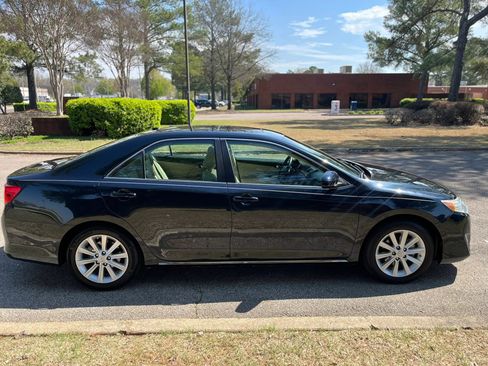 Used 2012 Toyota Camry XLE w/ Leather Pkg image 6
