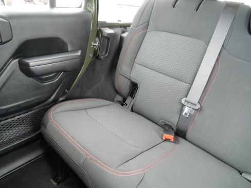 Used 2021 Jeep Wrangler Unlimited Rubicon AWD/4WD image 12