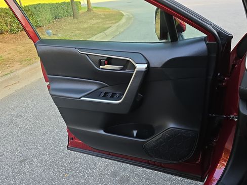 Used 2022 Toyota RAV4 XLE image 26