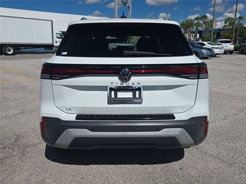 Used 2026 Volkswagen Tiguan SE FWD image 4