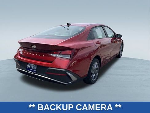 Used 2024 Hyundai Elantra SEL FWD image 3
