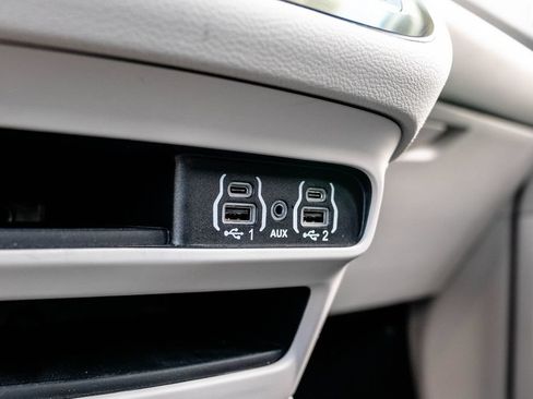 Used 2024 Chrysler Pacifica Touring-L FWD image 26