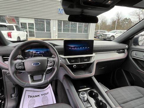 Used 2025 Ford Explorer ST-Line image 16