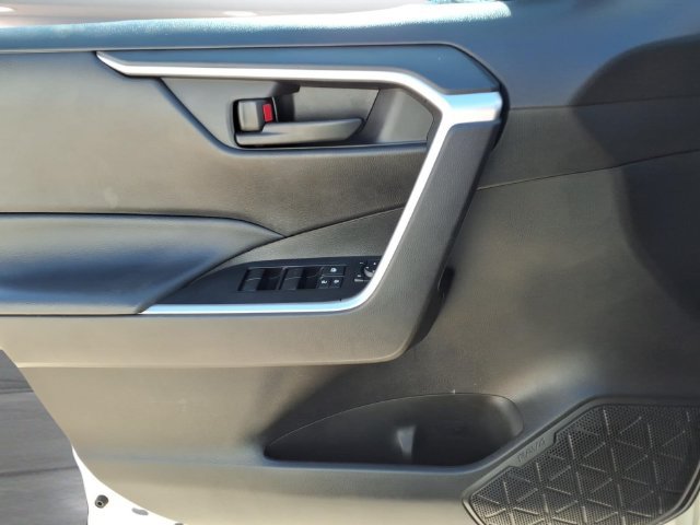 Used 2024 Toyota RAV4 LE AWD/4WD image 15
