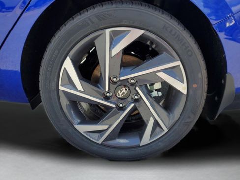 Used 2025 Hyundai Elantra Limited image 7