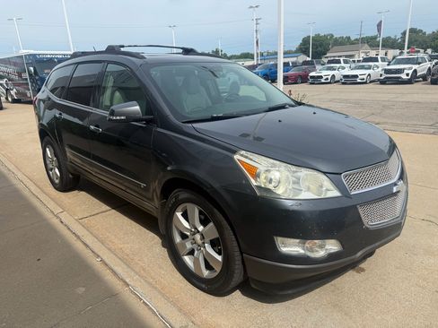 Used 2009 Chevrolet Traverse LTZ AWD/4WD image 4