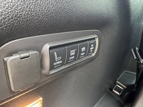 Used 2017 Ford Explorer Platinum AWD/4WD image 28