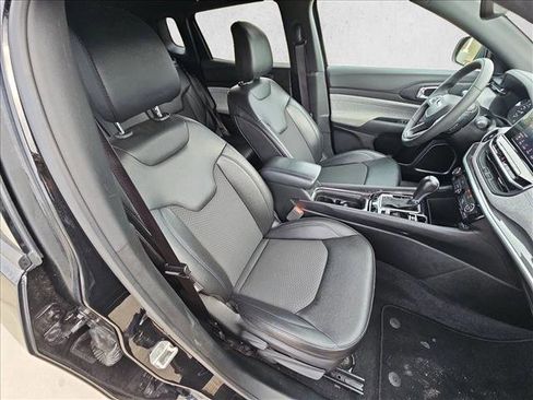 Used 2025 Jeep Compass Latitude AWD/4WD image 19